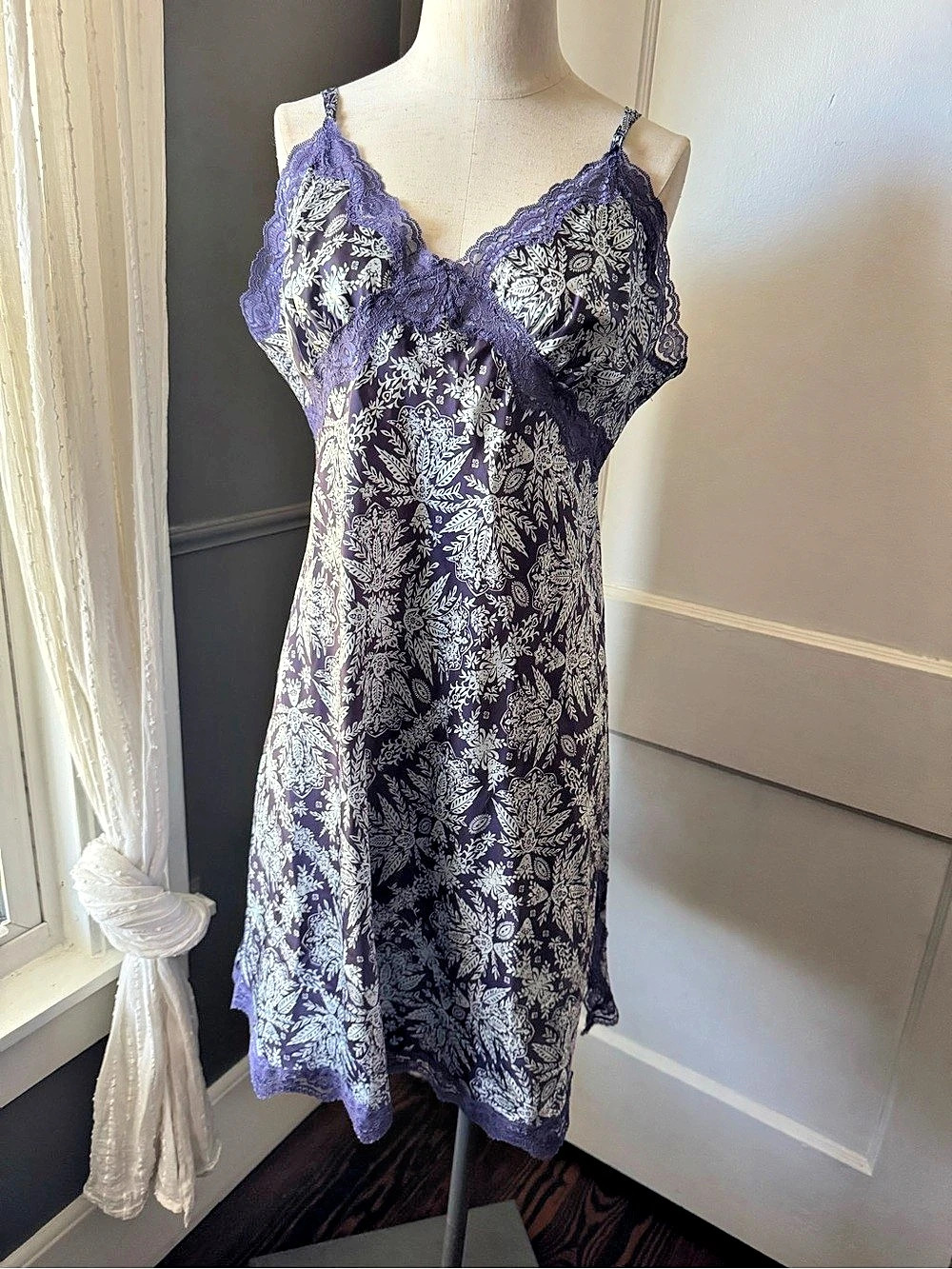 Gilligan & O'Malley Vintage Lace Trim Floral Chemise
